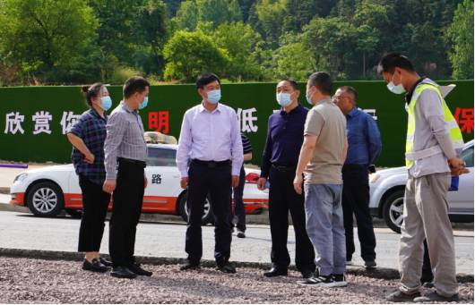 六安市公路管理处党委书记、主任杨广来一行莅临指导我司项目